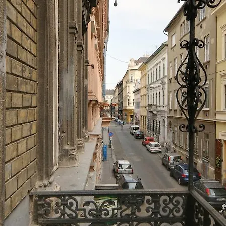 Opera Pensión Budapest
