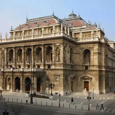 Konukevi Opera 2*
