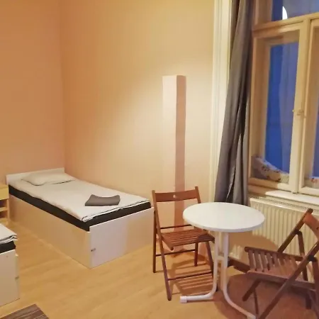 Opera בית הארחה 2*