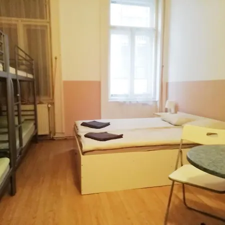 Guest house Opera 2*